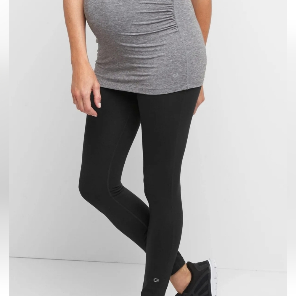 GapFit Maternity Blackout Technology gFast full panel leggings